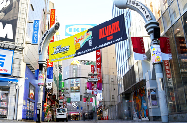 【東京校】は各線渋谷駅から徒歩5分と、学校帰りや仕事の帰りにも通いやすい！！